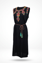 Robe kabyle de maison Itri - détail broderie épaule