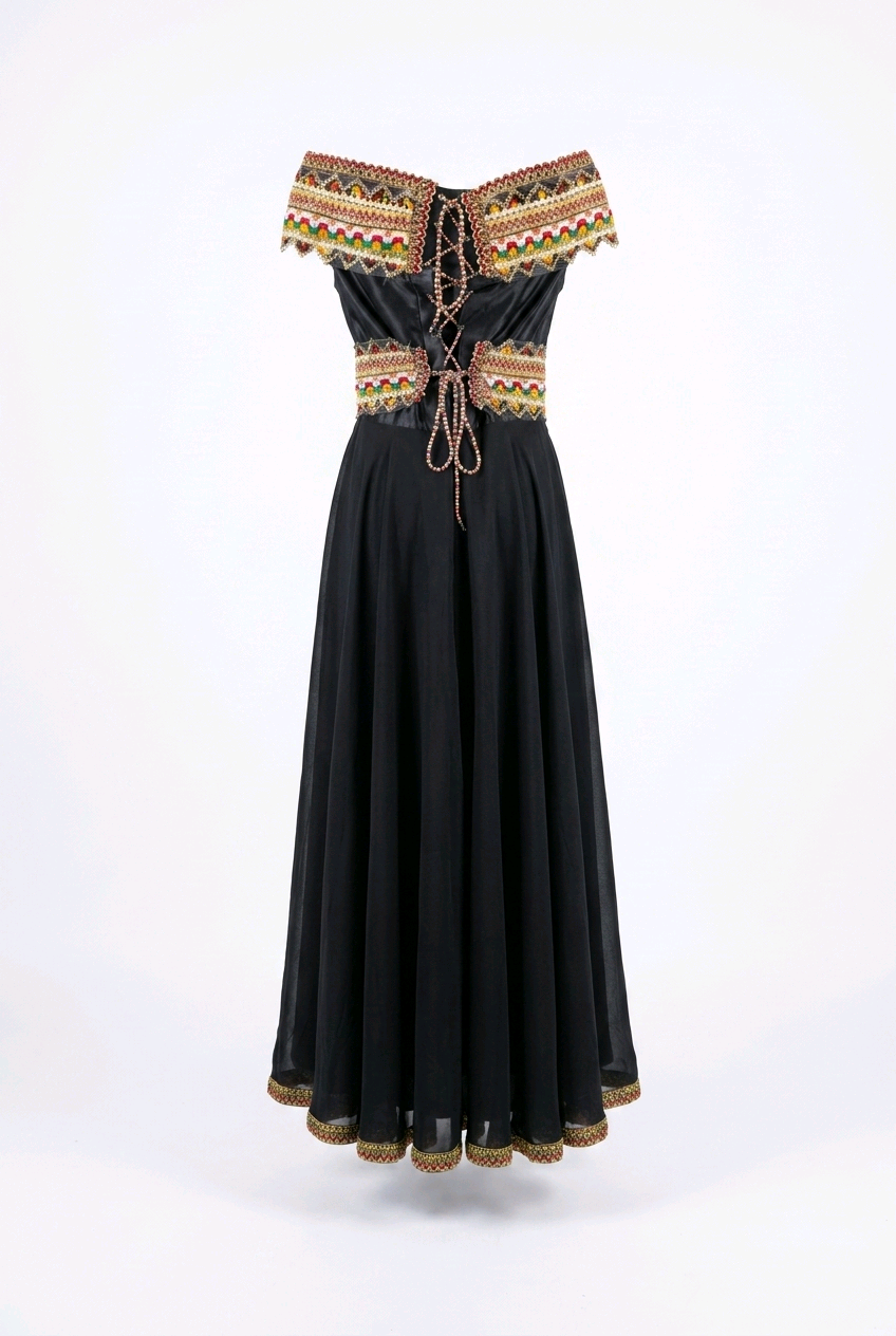 Robe kabyle de cérémonie Nawel noire sur cintre